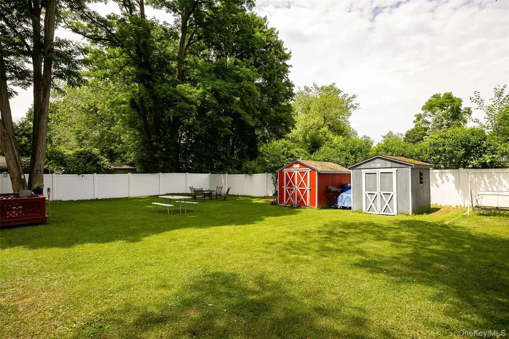 11 Princeton Red Hook NY 12571