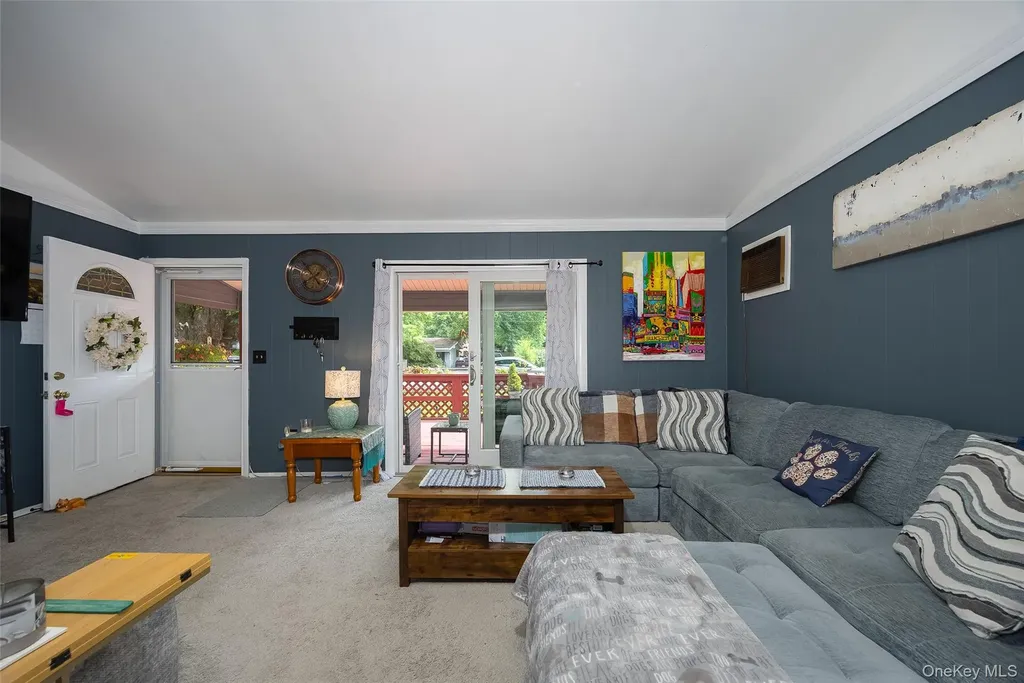 11 Princeton Red Hook NY 12571
