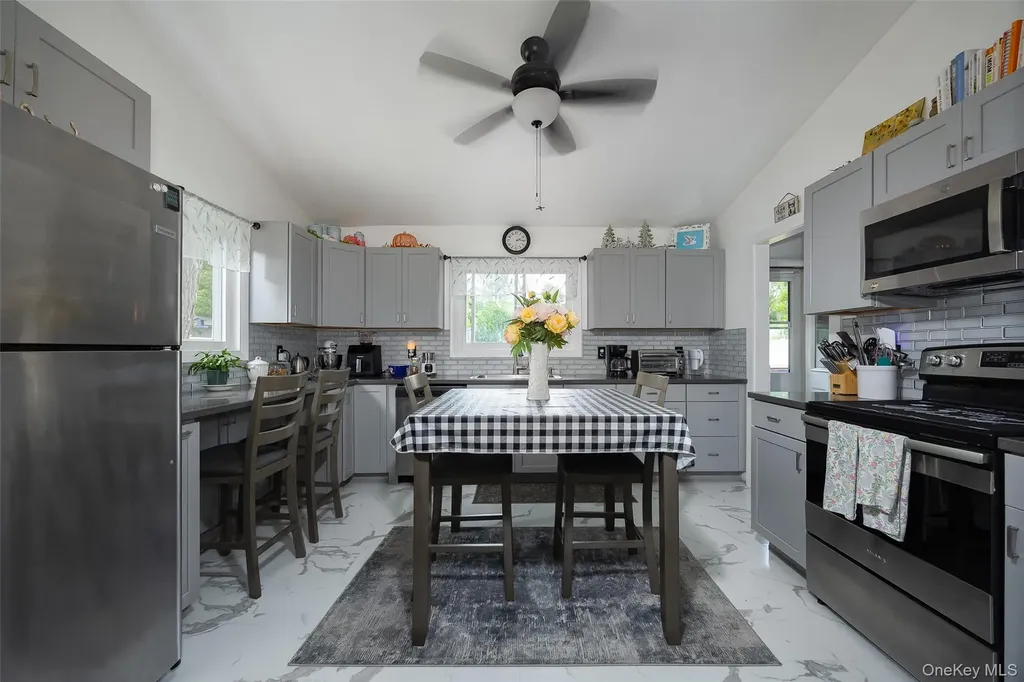 11 Princeton Red Hook NY 12571
