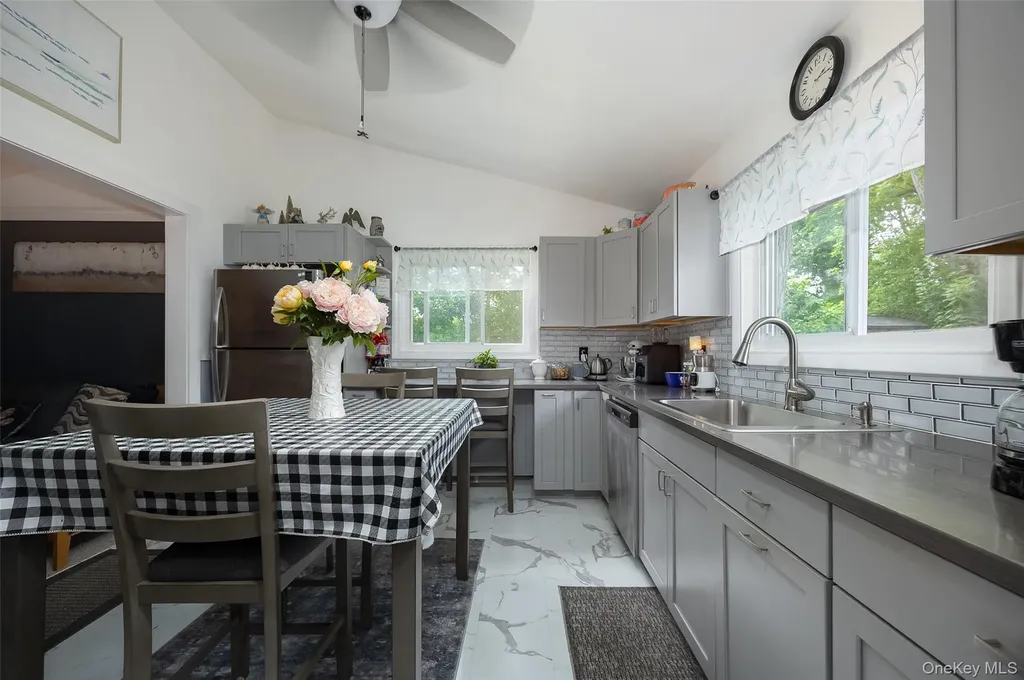 11 Princeton Red Hook NY 12571