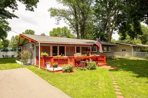 11 Princeton Red Hook NY 12571