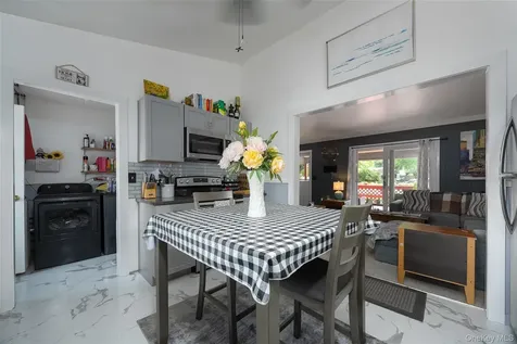 11 Princeton Red Hook NY 12571