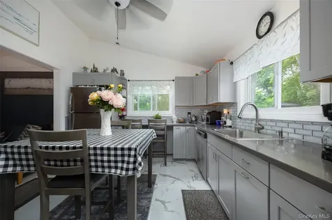 11 Princeton Red Hook NY 12571