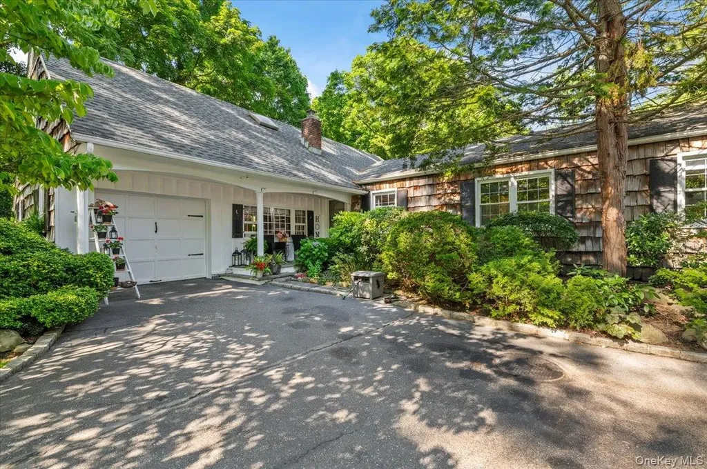 10 Rancher Place Huntington NY 11743