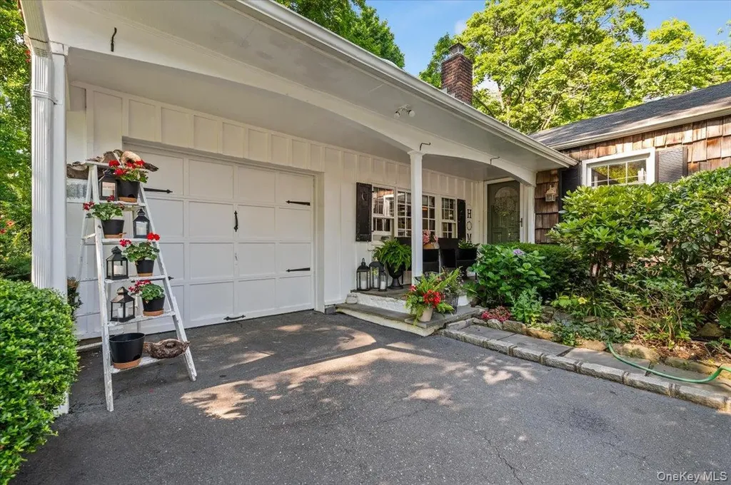 10 Rancher Place Huntington NY 11743
