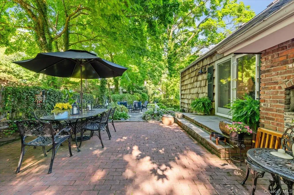 10 Rancher Place Huntington NY 11743