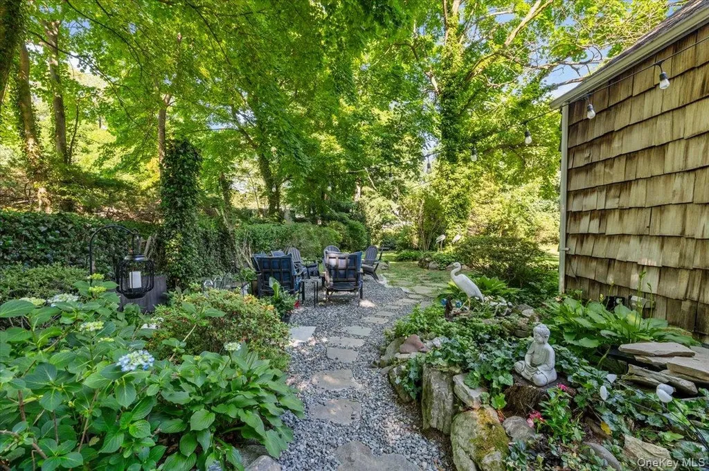 10 Rancher Place Huntington NY 11743