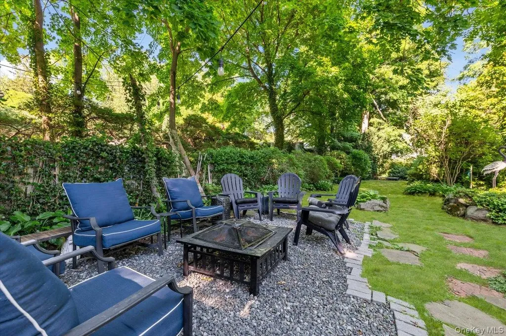 10 Rancher Place Huntington NY 11743