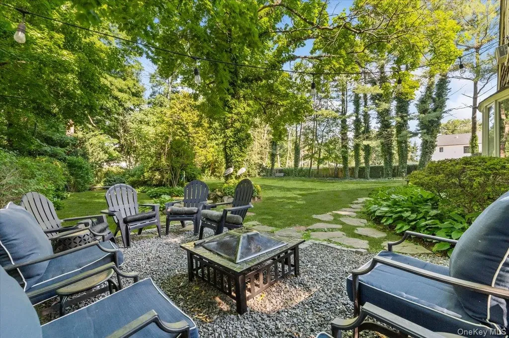 10 Rancher Place Huntington NY 11743