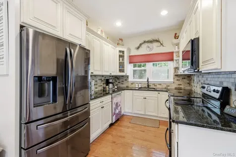 36 Sayville Road Sound Beach NY 11789