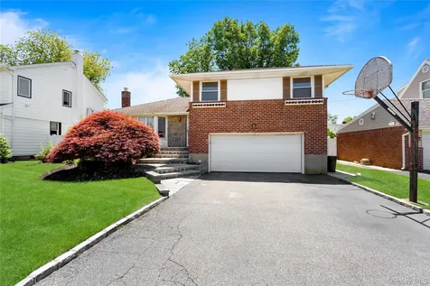 33 Birchwood Park Drive Syosset NY 11791