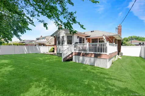 33 Birchwood Park Drive Syosset NY 11791