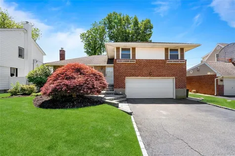33 Birchwood Park Drive Syosset NY 11791