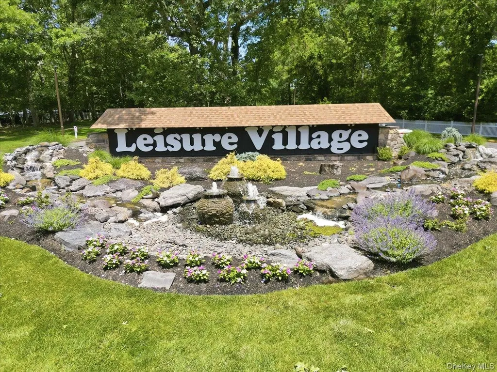 158 Falmouth Court Ridge NY 11961