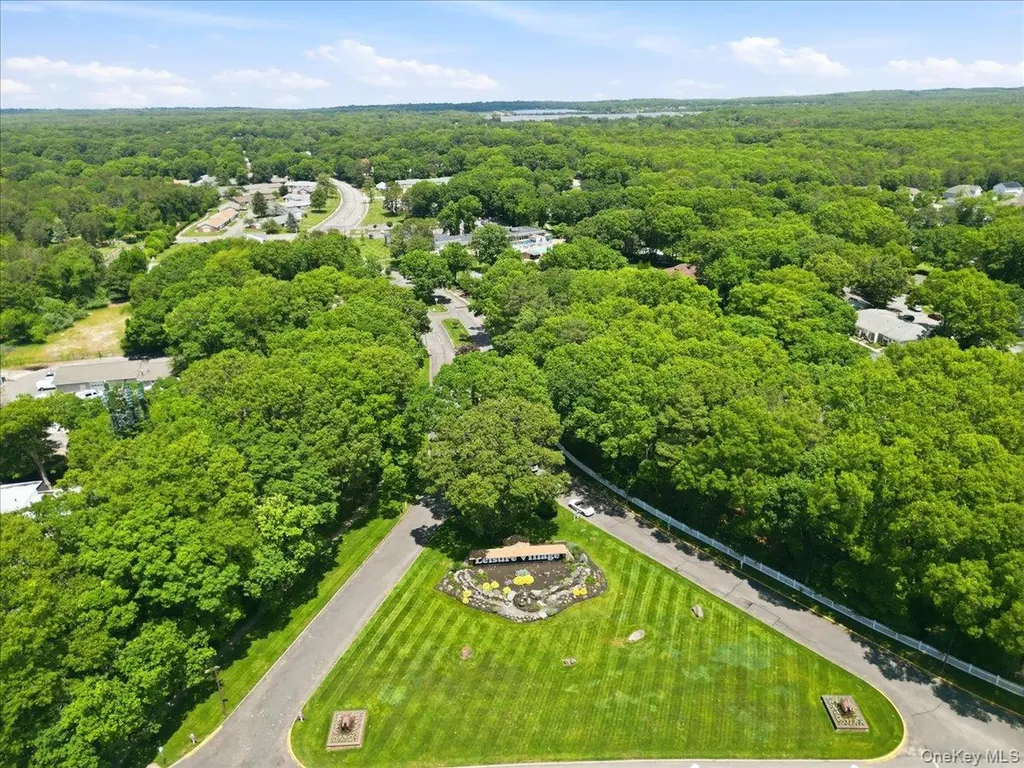 158 Falmouth Court Ridge NY 11961