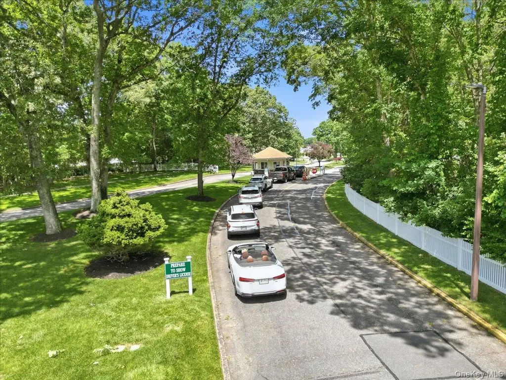 158 Falmouth Court Ridge NY 11961