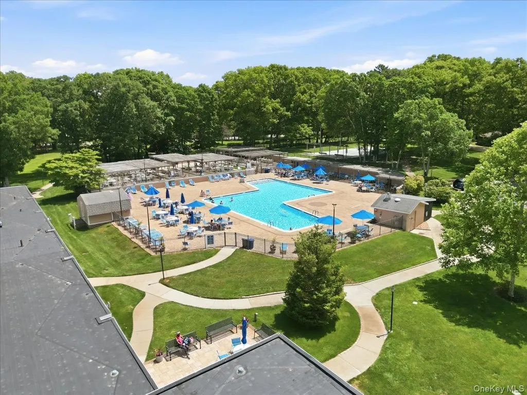 158 Falmouth Court Ridge NY 11961