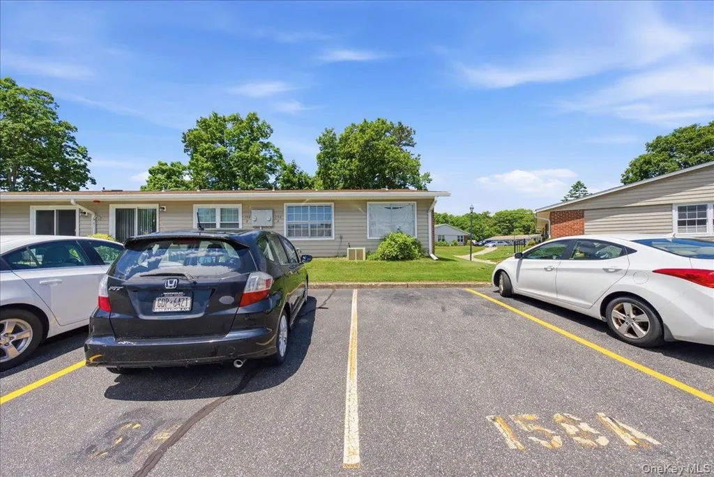 158 Falmouth Court Ridge NY 11961
