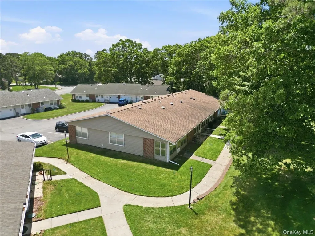 158 Falmouth Court Ridge NY 11961