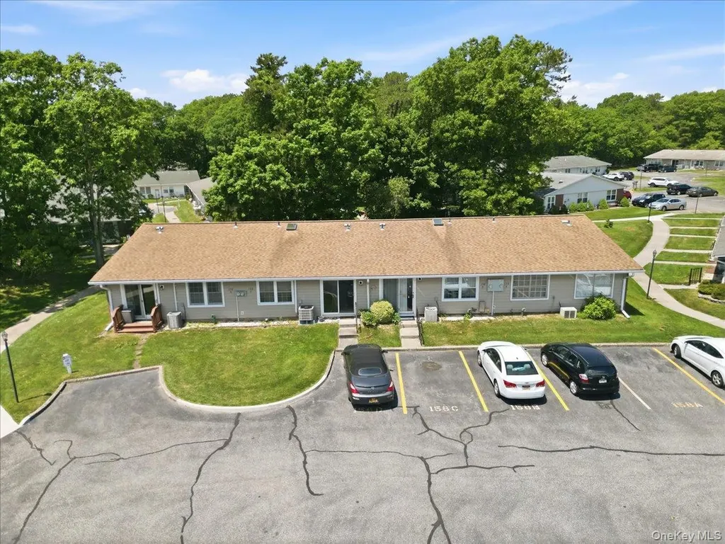 158 Falmouth Court Ridge NY 11961