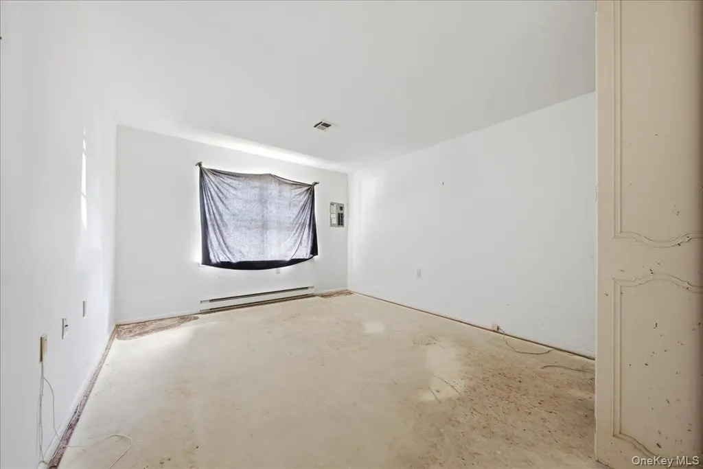 158 Falmouth Court Ridge NY 11961