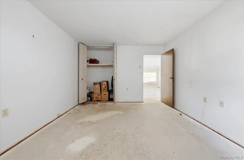 158 Falmouth Court Ridge NY 11961