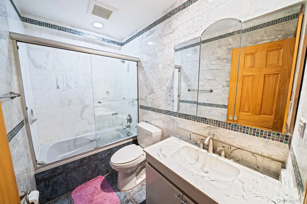 11 Springwood Drive North Babylon NY 11703