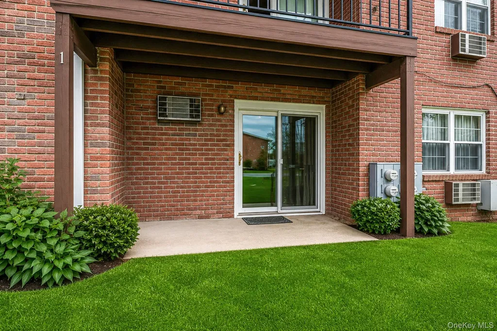 11 Springwood Drive North Babylon NY 11703