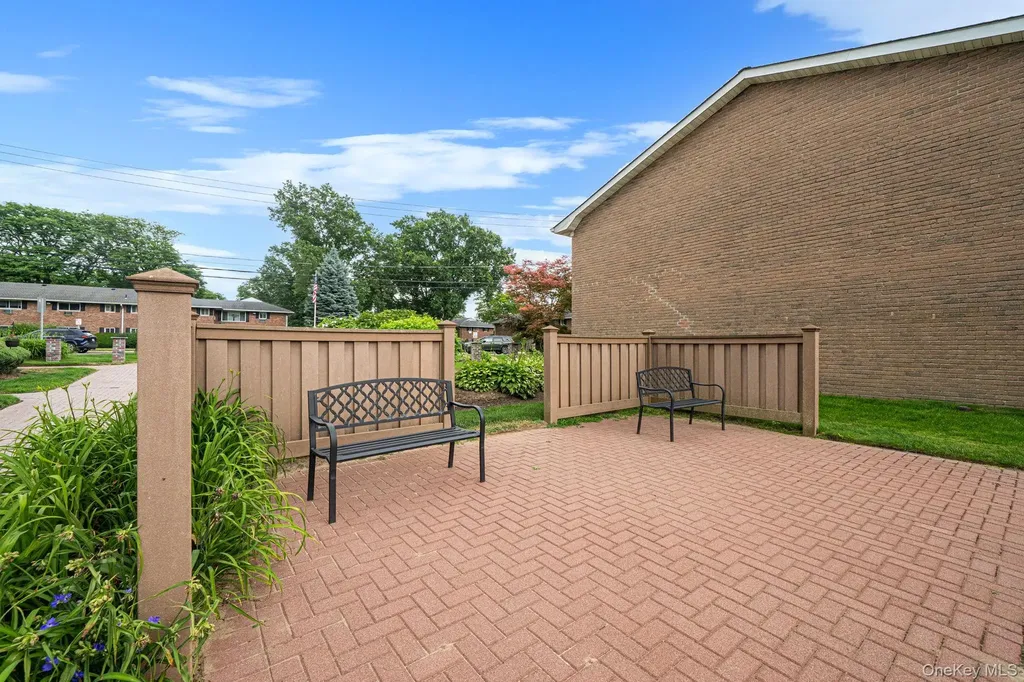 11 Springwood Drive North Babylon NY 11703