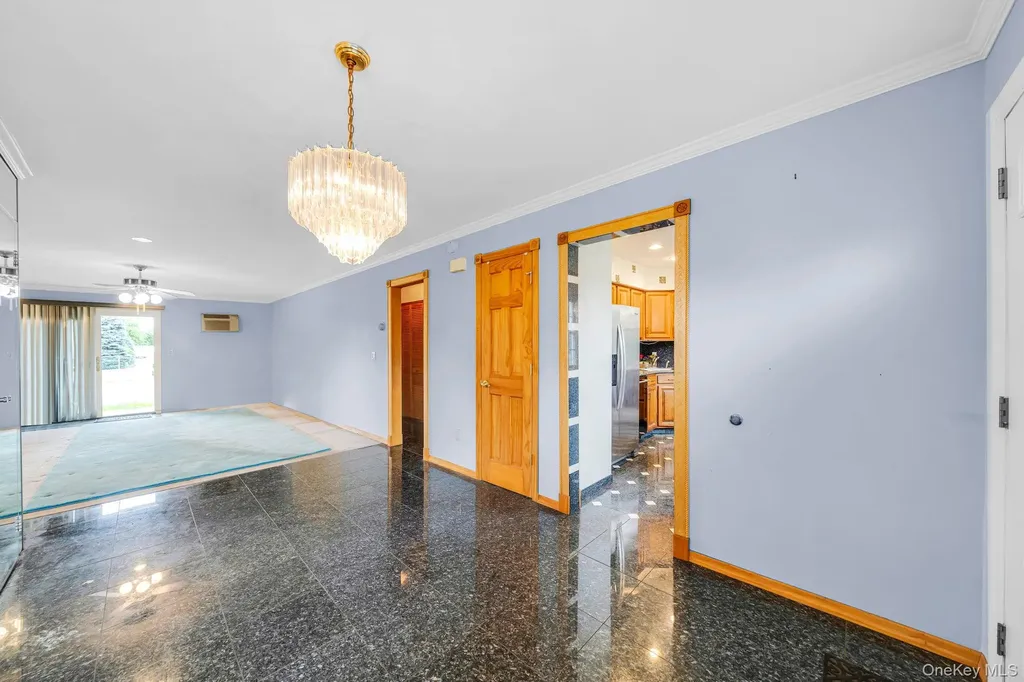 11 Springwood Drive North Babylon NY 11703