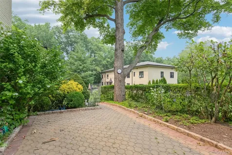 15 Field End Lane Eastchester NY 10709