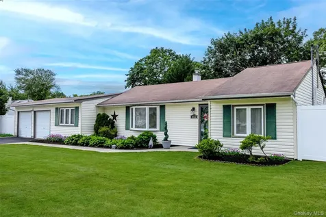 1022 Fire Island Avenue Bay Shore NY 11706
