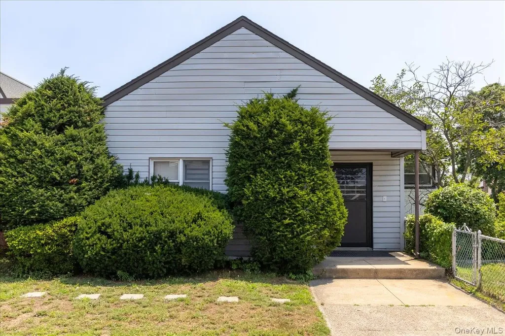 215 N Hillside Avenue Valley Stream NY 11580