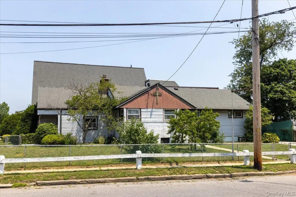 215 N Hillside Avenue Valley Stream NY 11580