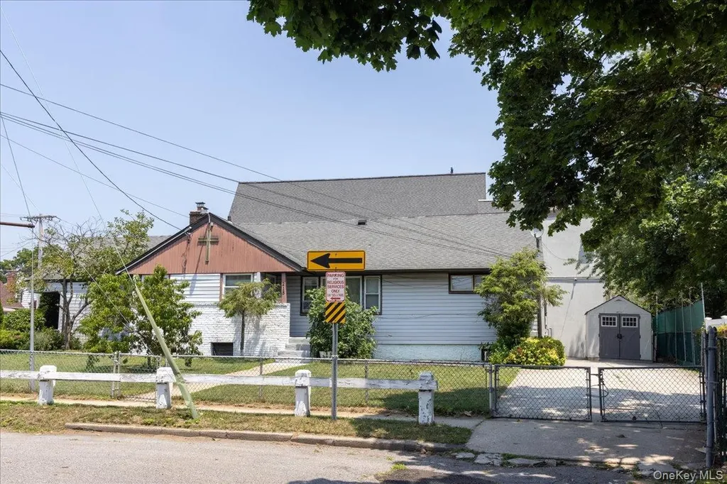 215 N Hillside Avenue Valley Stream NY 11580