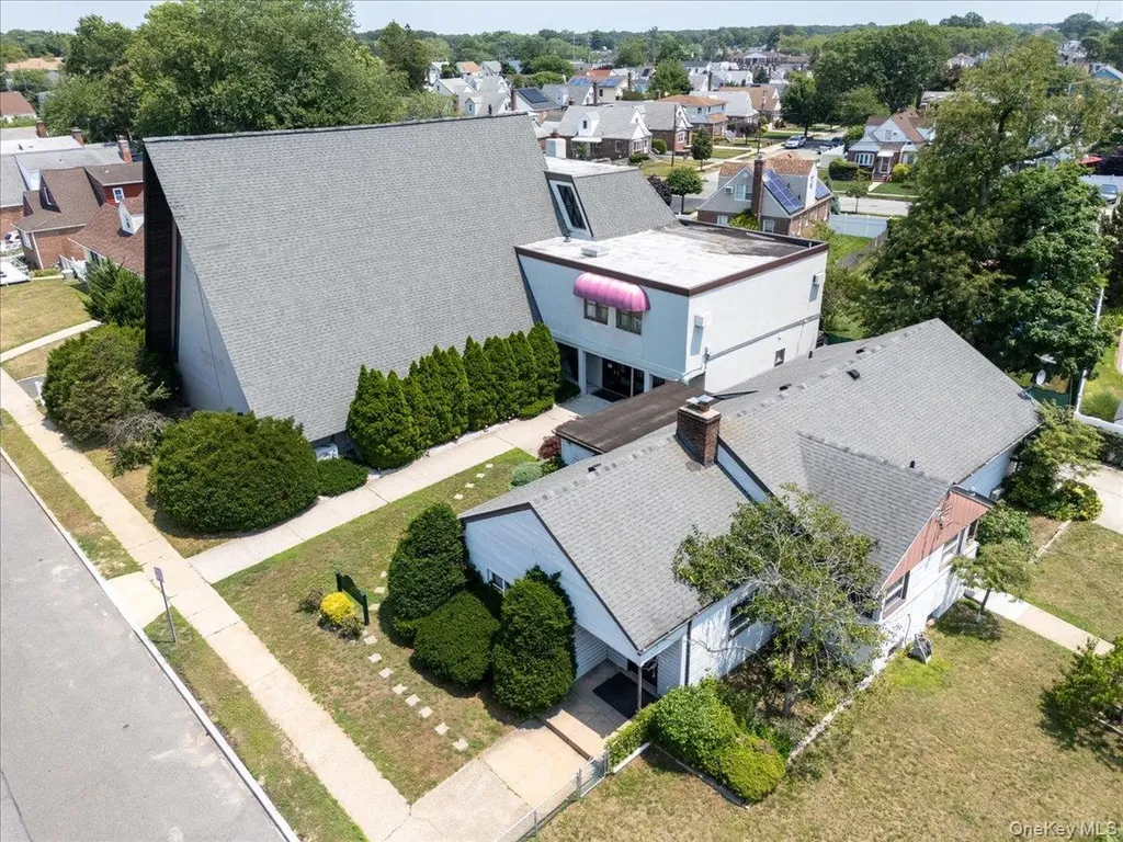 215 N Hillside Avenue Valley Stream NY 11580