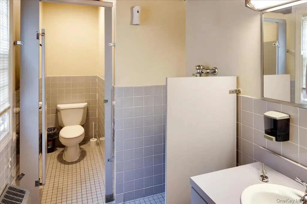 215 N Hillside Avenue Valley Stream NY 11580