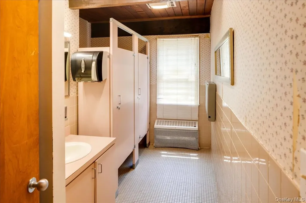 215 N Hillside Avenue Valley Stream NY 11580
