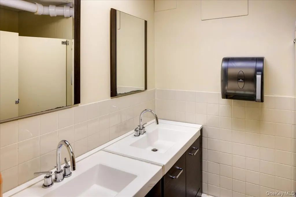 215 N Hillside Avenue Valley Stream NY 11580