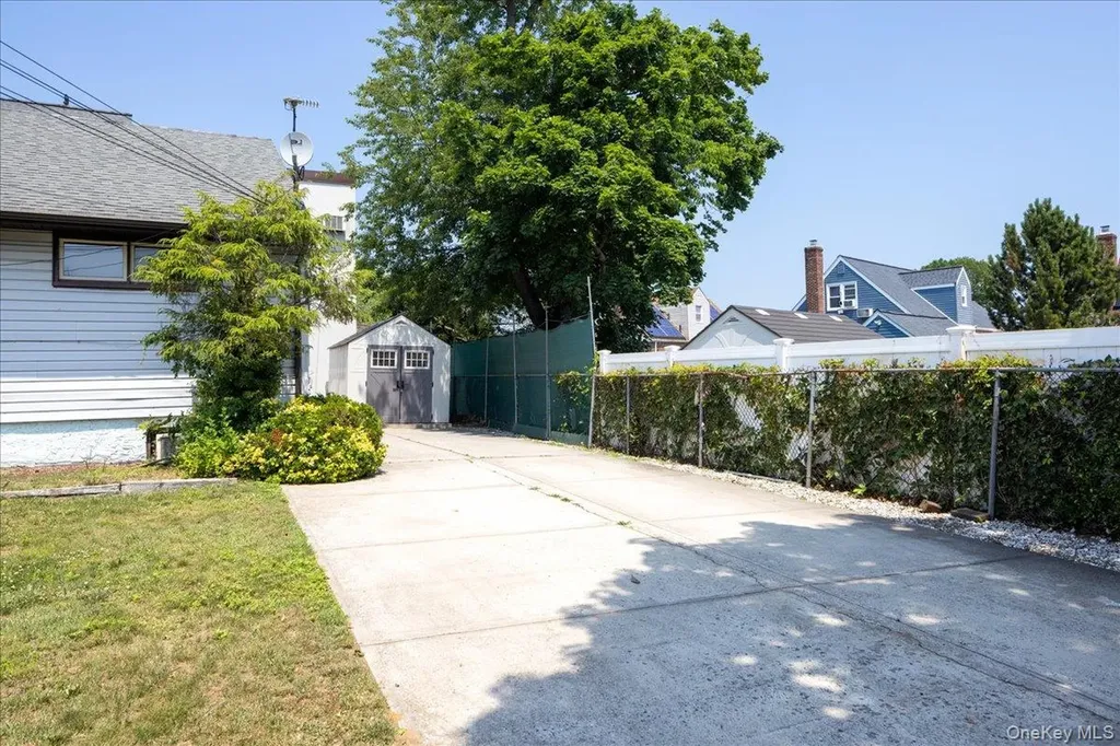 215 N Hillside Avenue Valley Stream NY 11580
