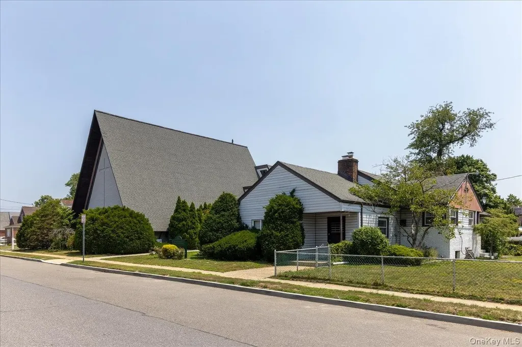 215 N Hillside Avenue Valley Stream NY 11580