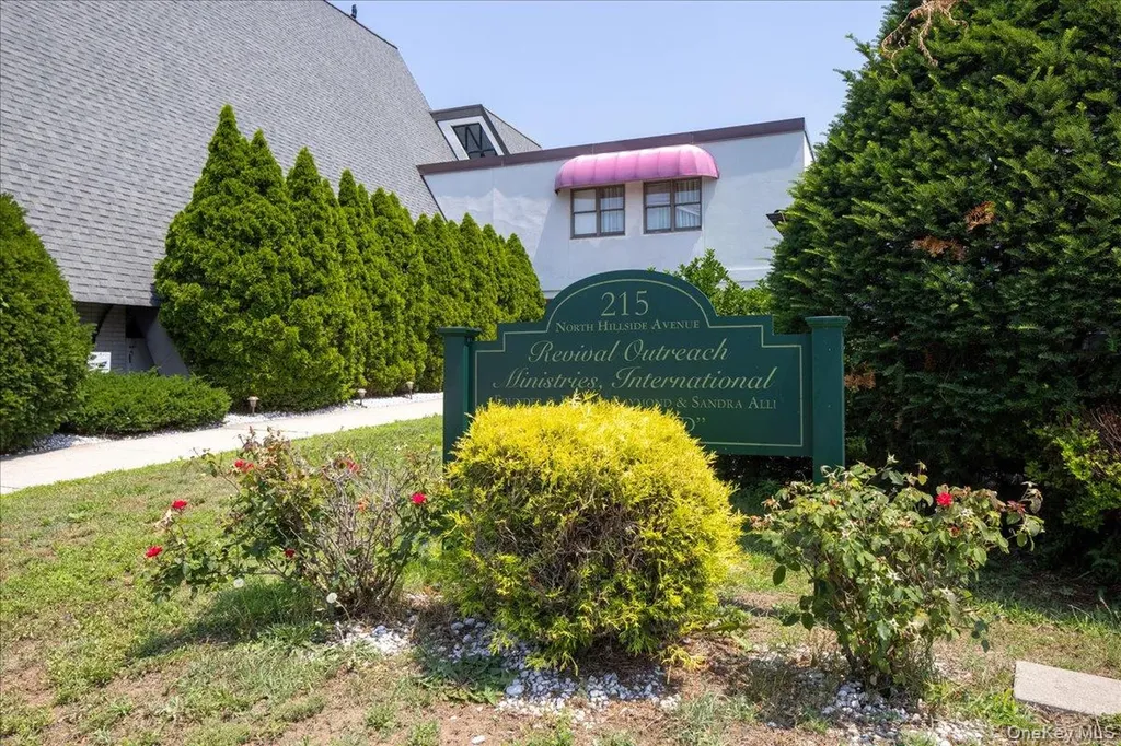 215 N Hillside Avenue Valley Stream NY 11580
