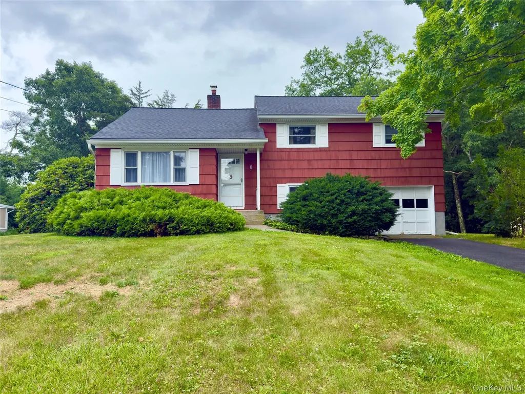 10 Abbie Lane Hyde Park NY 12538