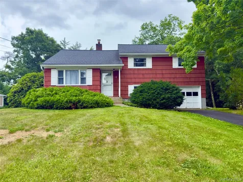 10 Abbie Lane Hyde Park NY 12538