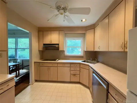 10 Abbie Lane Hyde Park NY 12538