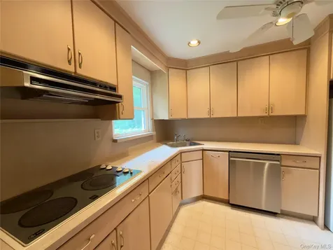 10 Abbie Lane Hyde Park NY 12538