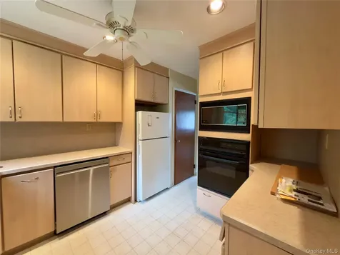 10 Abbie Lane Hyde Park NY 12538