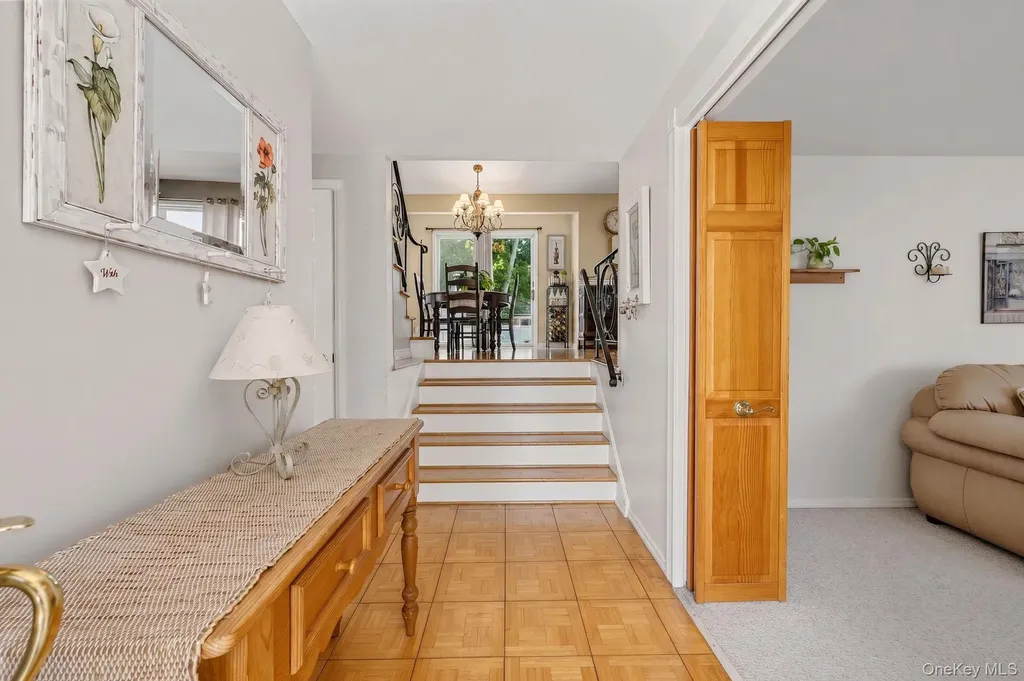 332 N Monroe Avenue Lindenhurst NY 11757