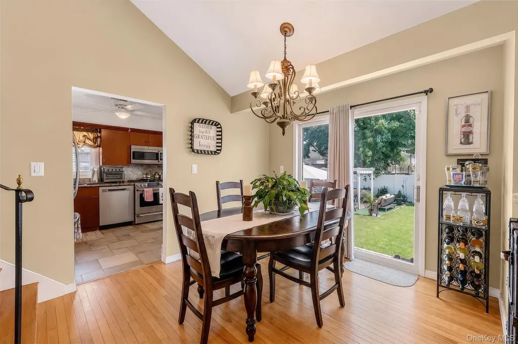332 N Monroe Avenue Lindenhurst NY 11757