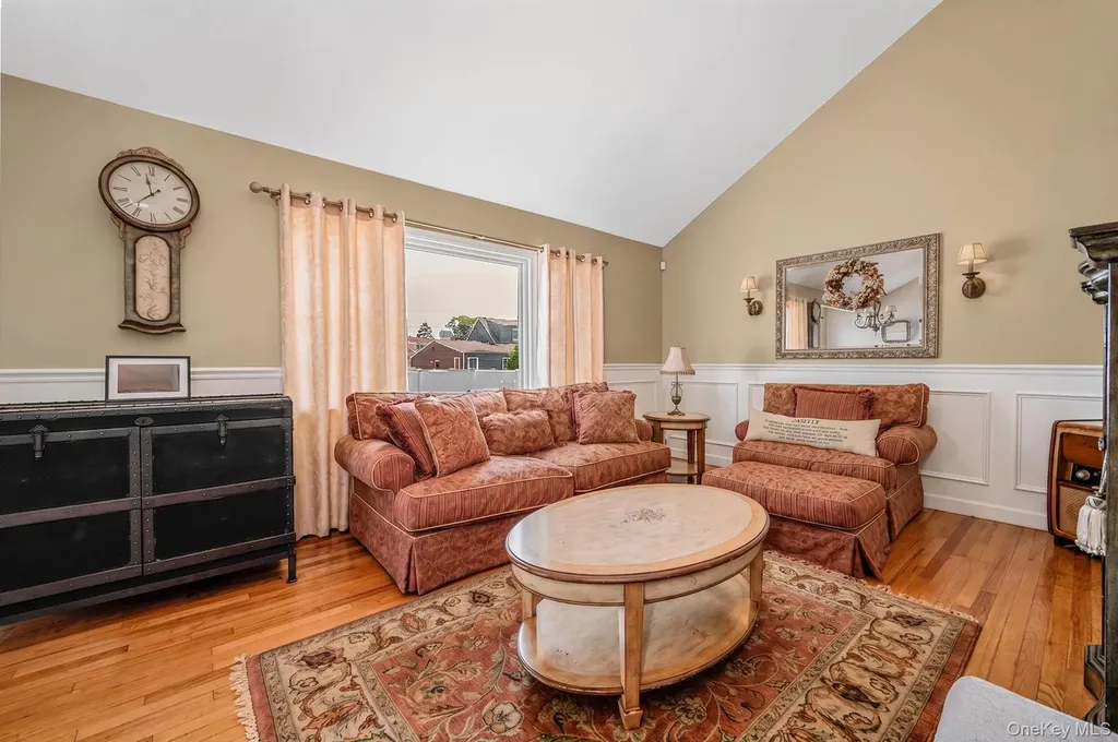 332 N Monroe Avenue Lindenhurst NY 11757